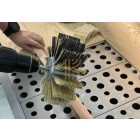 Polishstyl csiszoló dob munka közben – kézi fúróval